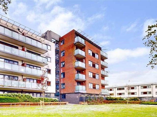 Flat for sale in Edgware, London Borough of Barnet