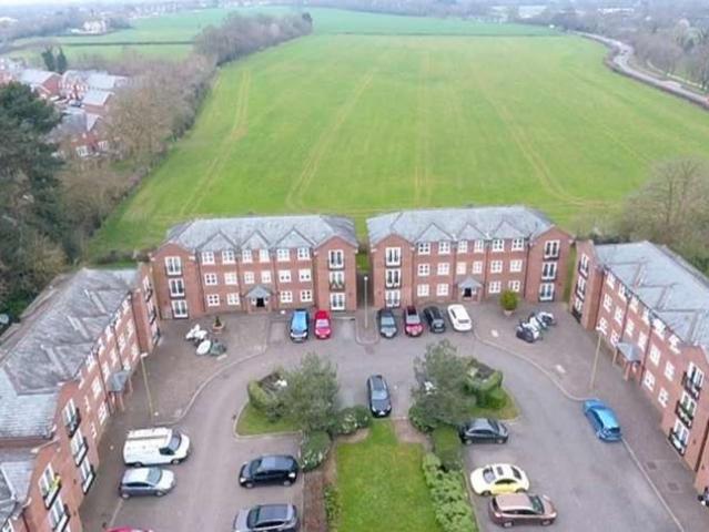 Flat for sale in Napsbury Park, Five Acres