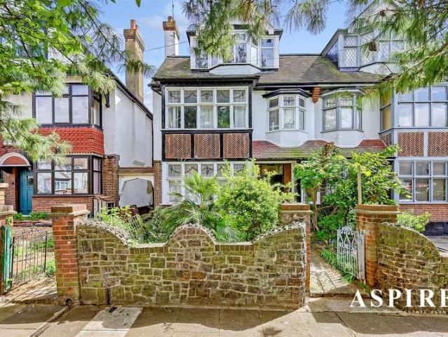 Flat for sale in Westcliff-on-sea, Milton