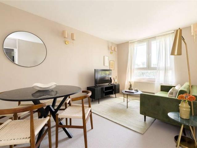 Flat for sale in Highbury, Greater London