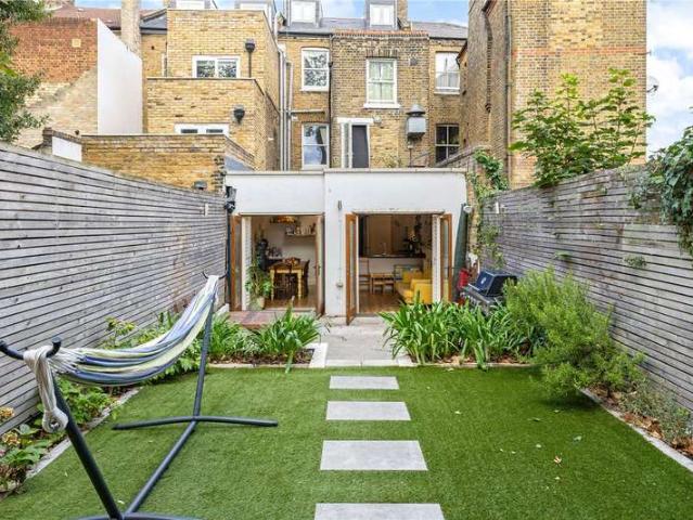 Flat for sale in London Borough of Lambeth, Greater London