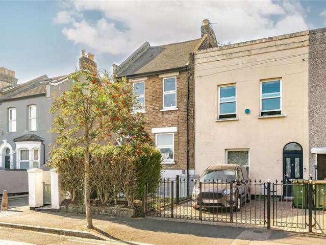Flat for sale in Stratford New Town, Greater London