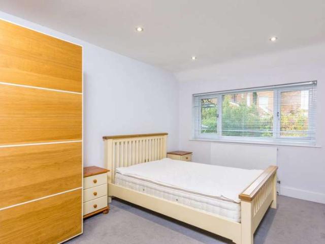 Flat for sale in Barnes, London Borough of Richmond upon Thames
