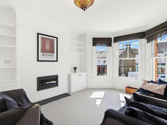 Flat for sale in Southfields, Greater London