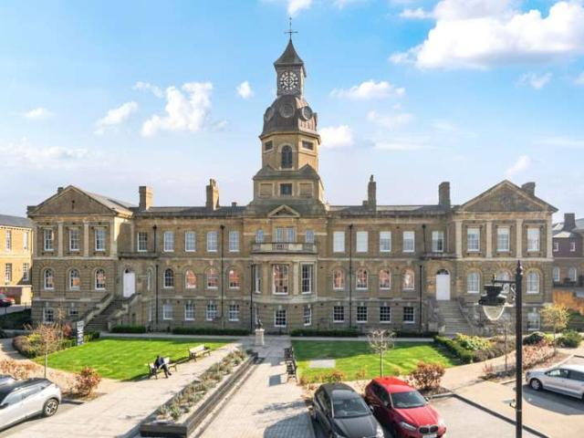 Flat for sale in North Town, Aldershot