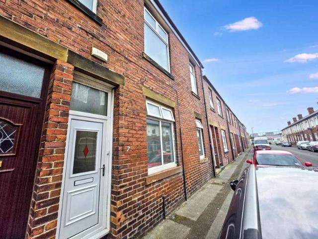 Flat for sale in Pallion, Tyne And Wear