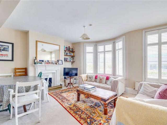 Flat for sale in Fulham, Sands End