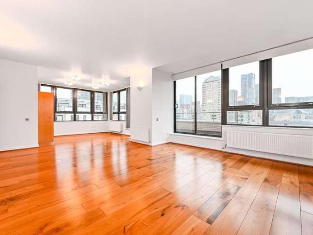 Flat for sale in Isle Of Dogs, Millwall