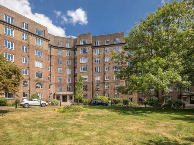 Flat for sale in Brunswick