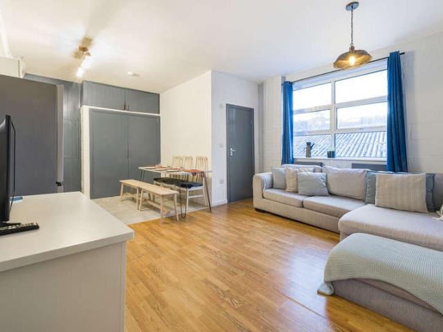 Flat for sale in Camberwell, Greater London