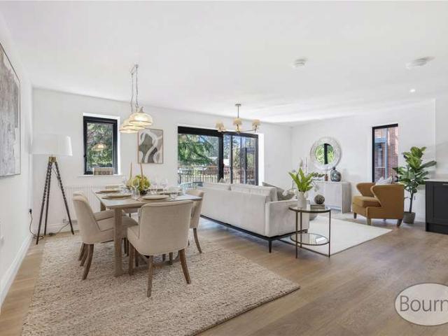 Flat for sale in Horsell, Woking