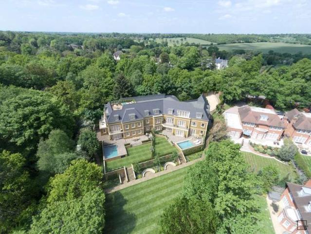 Flat for sale in Hadley Wood, Greater London