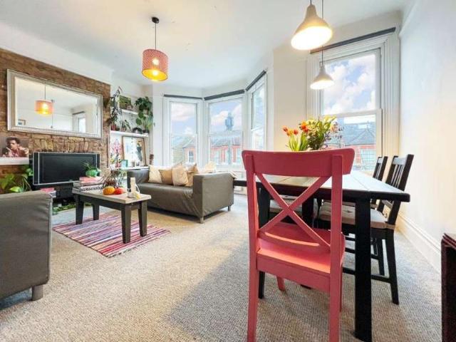 Flat for sale in Harlesden, Greater London