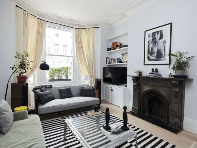 Flat for sale in West Kensington, Greater London