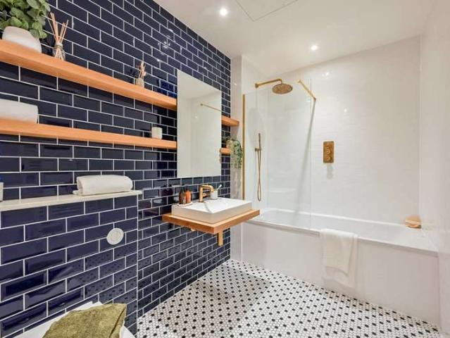 Flat for sale in E14, London