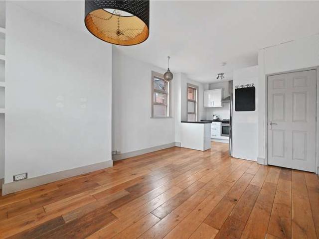 Flat for sale in Harlesden, Greater London
