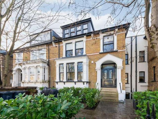 Flat for sale in Brownswood Park, Greater London