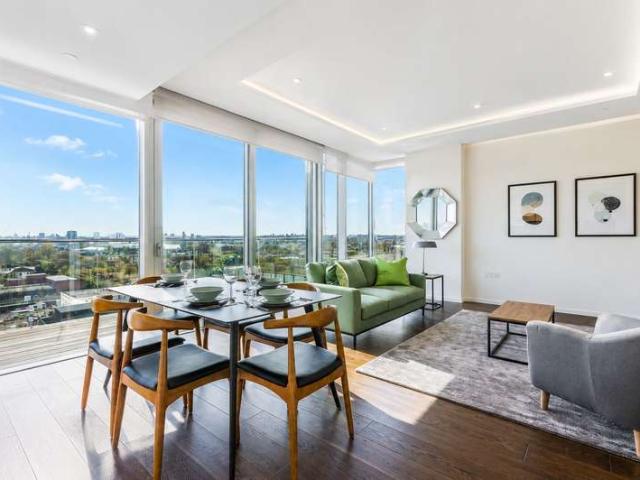 Flat for sale in West Kensington, Greater London