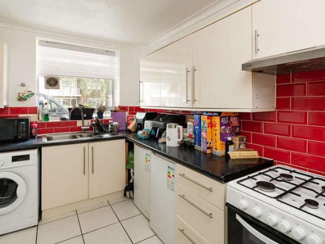 Flat for sale in Oval, Greater London