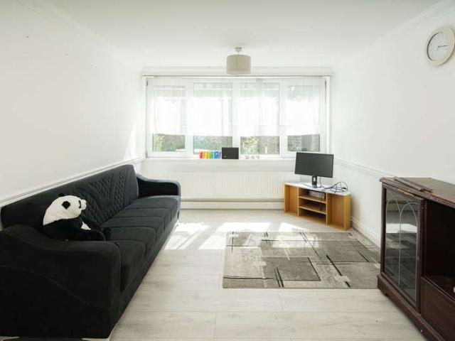 Flat for sale in Old Kent Road, Greater London