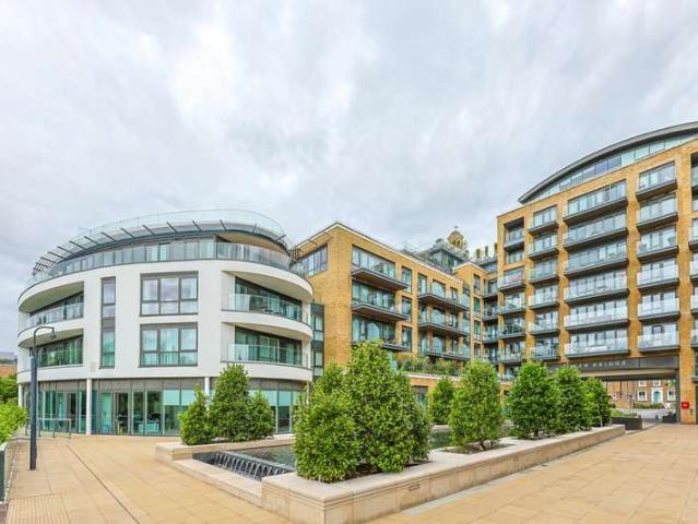 Flat for sale in Strand-on-the-Green, Greater London