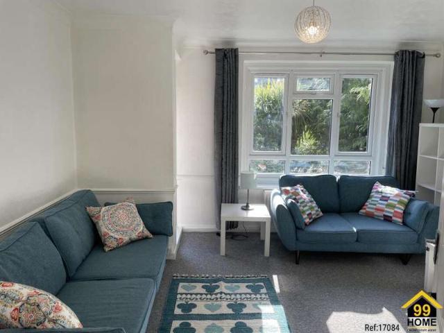 Flat for sale in London Borough of Ealing, Greater London
