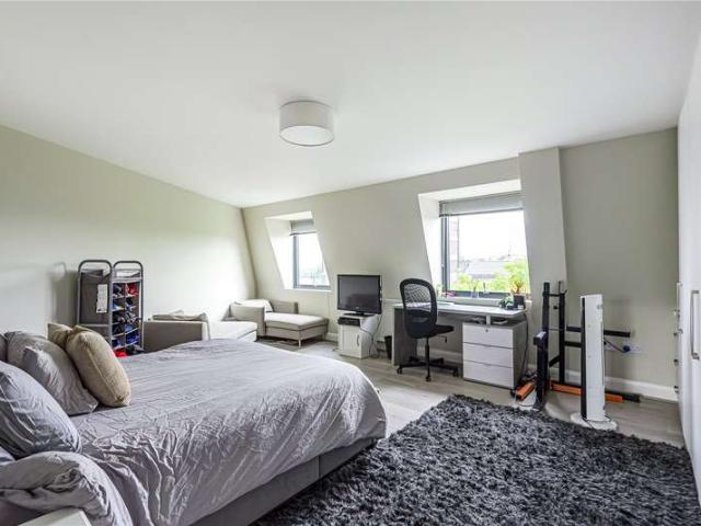 Flat for sale in Stanmore Broadway, Greater London