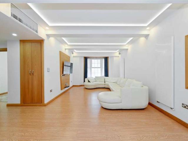 Flat for sale in Marylebone, Greater London