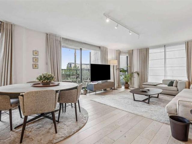 Flat for sale in Brook Green, Greater London