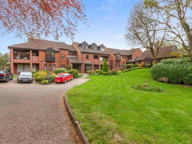 Flat for sale in Amersham, Buckinghamshire
