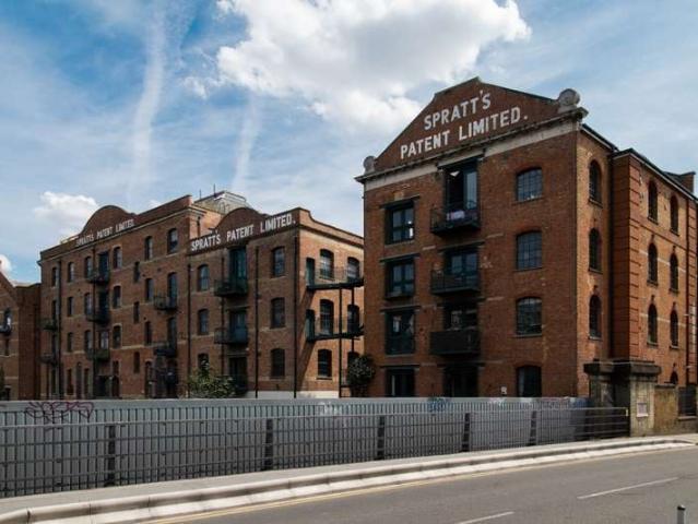 Flat for sale in Caspian Wharf, Cat Hill