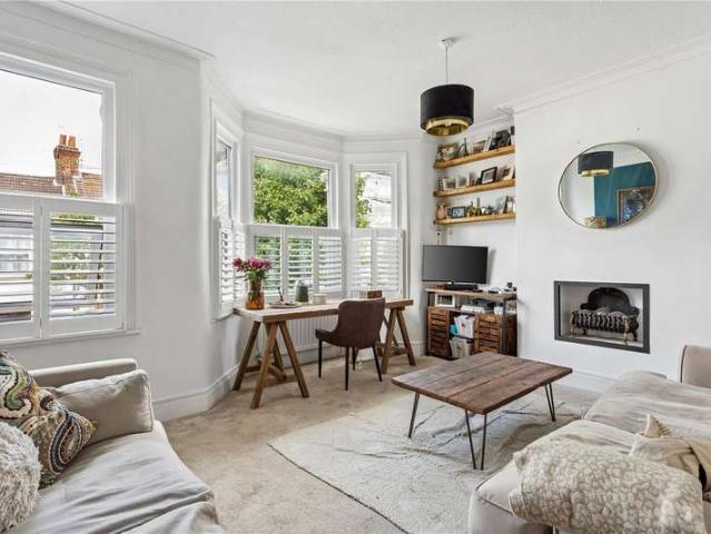 Flat for sale in Furzedown, Greater London