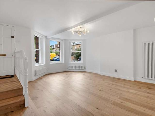 Flat for sale in West Hampstead, Greater London