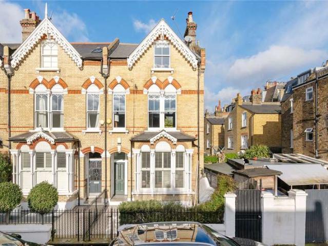 Flat for sale in Clapham Junction, Greater London