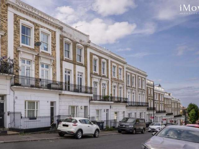 Flat for sale in West Norwood, Greater London