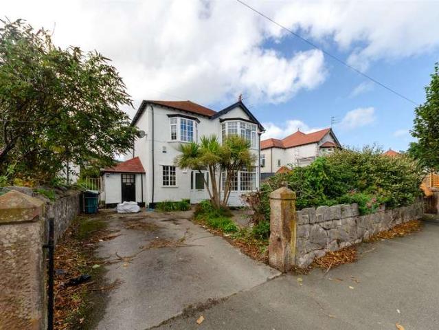 Flat for sale in Colwyn Bay, Wales