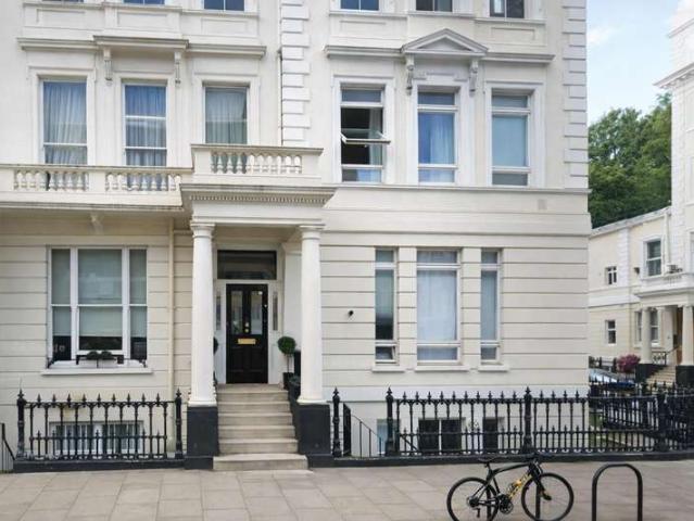 Flat for sale in South Kensington, Greater London