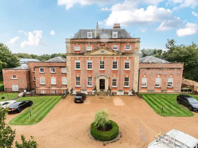 Flat for sale in Milford, Fole