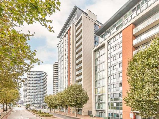 Flat for sale in Canning Town, Greater London