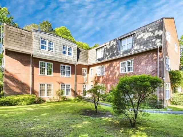 Flat for sale in Heol-las, Surrey