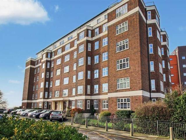 Flat for sale in Alton Barnes, Essex