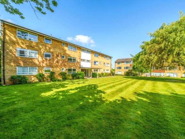 Flat for sale in Boxgrove, Westborough
