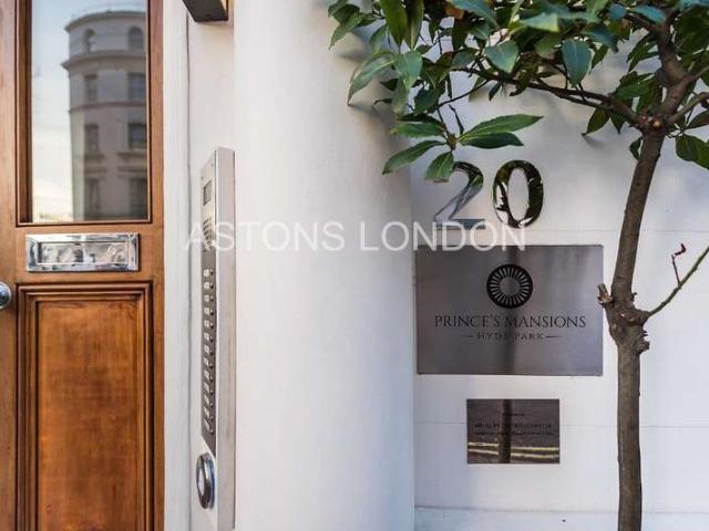 Flat for sale in Bayswater, Greater London
