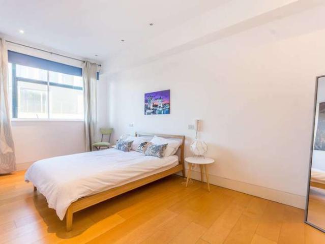 Flat for sale in Soho, Soho