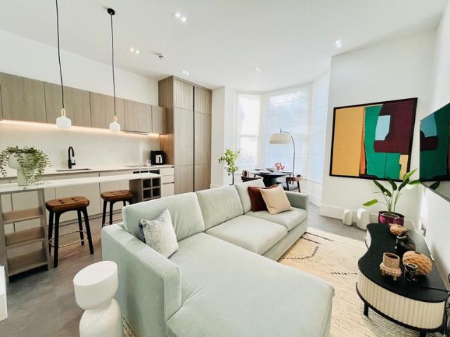 Apartment for rent in Queen's Park, Greater London