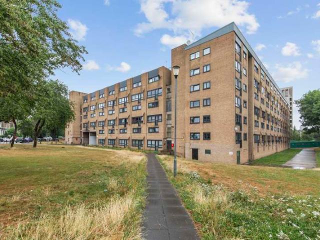 Flat for sale in Stoke Newington, Greater London
