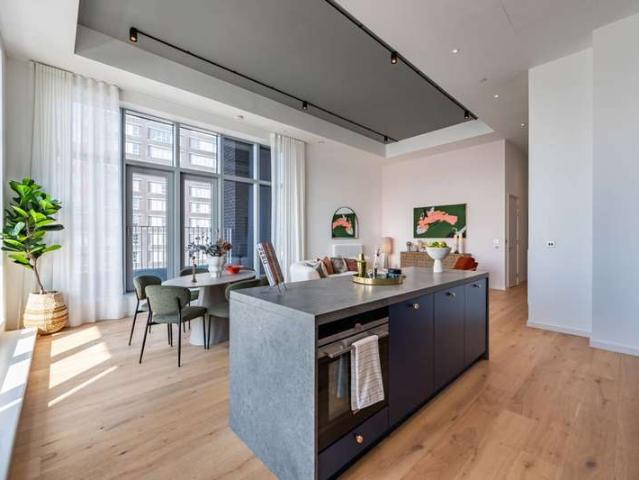Flat for sale in E14, London