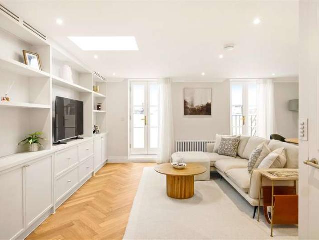 Flat for sale in Maida Hill, Greater London