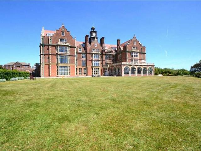 Flat for sale in Walton, Eastbridge