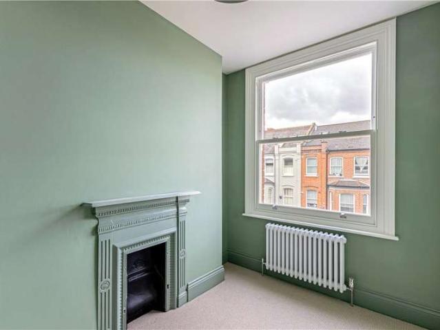 Flat for sale in Fulham, Greater London